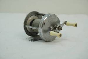 lot 76 image: vintage JC Hagen reel
