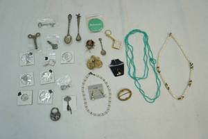 lot 90 image: jewelry