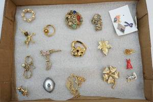 lot 91 image: jewelry