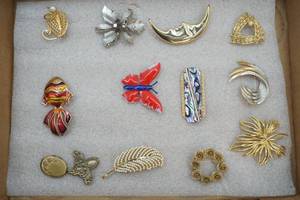 lot 92 image: jewelry