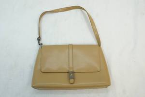 lot 124 image: Vintage guess purse