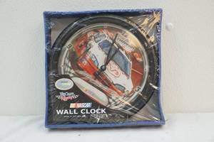 lot 141 image: Nascar wall clock