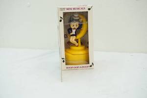 lot 152 image: Betty boop music box