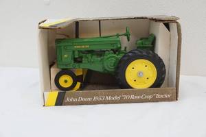 lot 179 image: Scale tractor