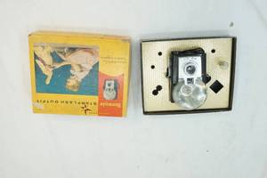 lot 188 image: Vintage camera