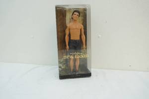 lot 212 image: Twilight figure