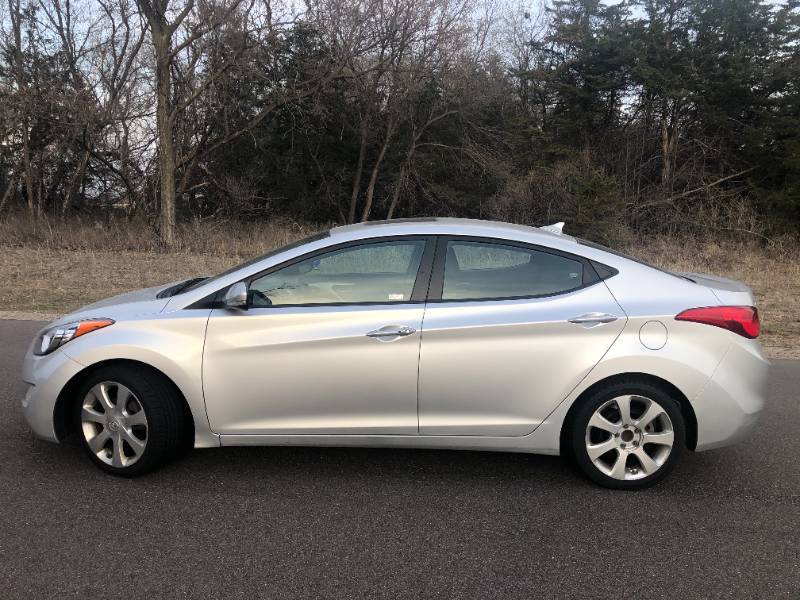 2011 Hyundai Elantra Limited - 2 OWNER