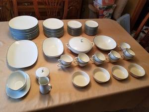 Noritake 66 Piece Fine China Set