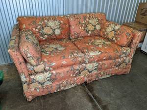 lot 14 image: Orange Floral Loveseat (Matches Lot #13)