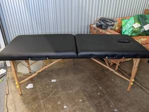 lot 101 image: Portable Folding Massage Table - NEW