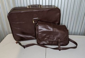 lot 106 image: Vintage Luggage Set