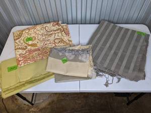 lot 117 image: Assortment of Heavy Cotton Fabric