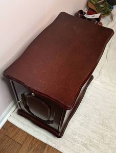 lot 154 image: Wood End Table w Pull-Out Tray