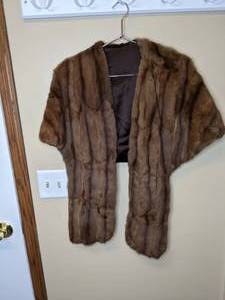 lot 95 image: Vintage Mink Stole with Pockets