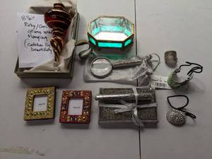 lot 127 image: Glass Light Catcher & Glitzy Home Decor