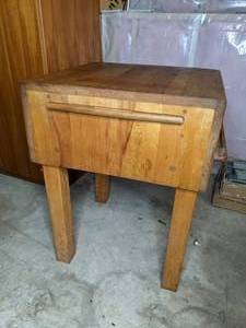 lot 5 image: Solid Wood Butcher Block Table