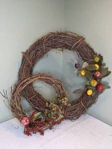 lot 179 image: Rustic Wreath Decor