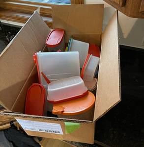lot 194 image: Lidded Plastic Storage Containers