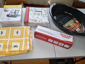 lot 66 image: Lot of Handy Kitchen Accessories- All NEW