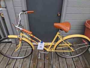 lot 62 image: Vintage Huffy 3 Speed Ladies Timberline Bicycle