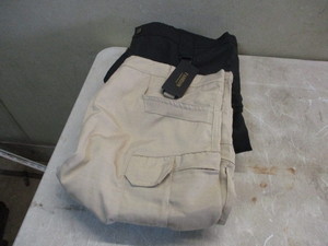2 New Pairs of Fashion Shorts Mens Size 40 waist