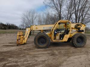 lot 1 image: 2004 6044 Pettibone Telehandler