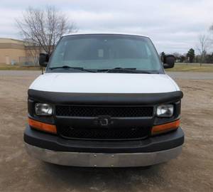 lot 9 image: 2011 Chevy 3500 Express Van