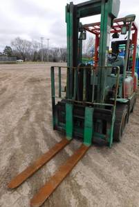lot 10 image: 2003 Kalmar P60BXH Forklift