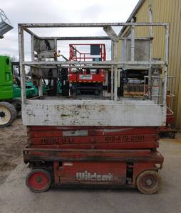 lot 11 image: 1999 Snorkel SL19 Scissor Lift