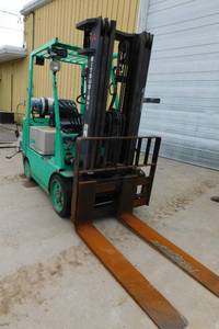 lot 13 image: 2000 Mitsubishi FGC25B Forklift
