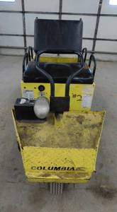 lot 15 image: Columbia 3-Wheel Utility Cart