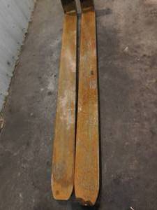 lot 22 image: Class III Forklift Forks - 2 x 6 x 72