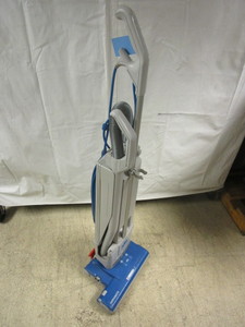 WINDSOR VERSAMATIC COMMERCIAL UPRIGHT VACUUM
