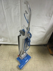 WINDSOR VERSAMATIC COMMERCIAL UPRIGHT VACUUM