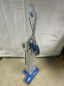 WINDSOR VERSAMATIC PLUS COMMERCIAL UPRIGHT VACUUM