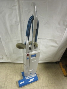 WINDSOR VERSAMATIC PLUS COMMERCIAL UPRIGHT VACUUM