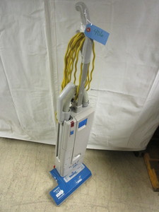 WINDSOR VERSAMATIC PLUS COMMERCIAL UPRIGHT VACUUM
