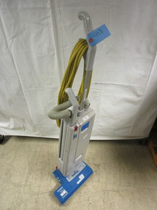 WINDSOR VERSAMATIC PLUS COMMERCIAL UPRIGHT PLUS VACUUM