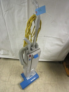 WINDSOR VERSAMATIC PLUS COMMERCIAL UPRIGHT VACUUM
