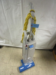 WINDSOR VERSAMATIC PLUS COMMERCIAL UPRIGHT VACUUM