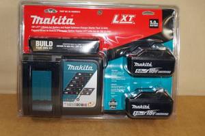 lot 28 image: Makita LXT 18V Battery and Charger Kit