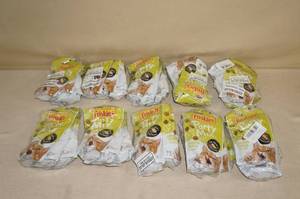 lot 23 image: Friskies Party Mix Cat Treats