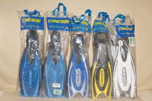 lot 12 image: 5 Cressi Scuba Fins