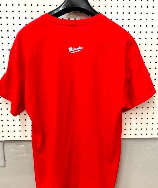 lot 13 image: Milwaukee Tool Mens Red LOGO T-Shirt Size XL