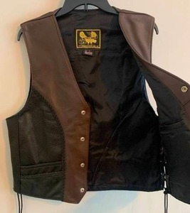 lot 45 image: MADE IN THE USA Womens Motorcycle Leather Vest Size L