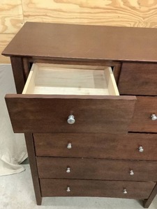 lot 105 image: Cherry Wood Tall Bedroom 6 Drawer Dresser