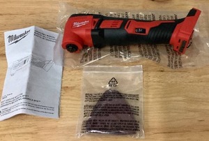 lot 38 image: Milwaukee Tool M18 Cordless Multitool 2626-20