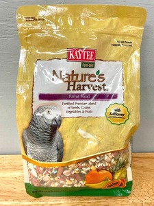 lot 90 image: KayTee Natures Harvest Parrot Bird Food