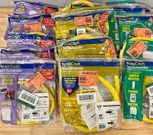 lot 106 image: Lot of 17 Brasscraft Gas Connector Hoses.