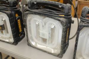 lot 14 image: DeWalt CordlessCorded Work Light DC020 11Lx6Wx14H